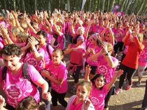Cursa de la Dona 2017. Concentraci&oacute; i sortida del Parc de la Devesa i cursa pels carrers de Girona