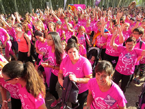 Cursa de la Dona 2017. Concentraci&oacute; i sortida del Parc de la Devesa i cursa pels carrers de Girona
