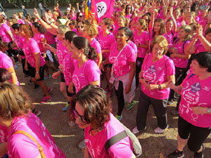 Cursa de la Dona 2017. Concentraci&oacute; i sortida del Parc de la Devesa i cursa pels carrers de Girona