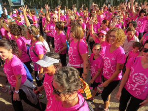 Cursa de la Dona 2017. Concentraci&oacute; i sortida del Parc de la Devesa i cursa pels carrers de Girona