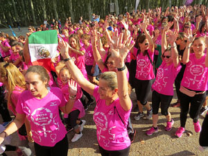 Cursa de la Dona 2017. Concentraci&oacute; i sortida del Parc de la Devesa i cursa pels carrers de Girona
