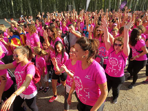 Cursa de la Dona 2017. Concentraci&oacute; i sortida del Parc de la Devesa i cursa pels carrers de Girona