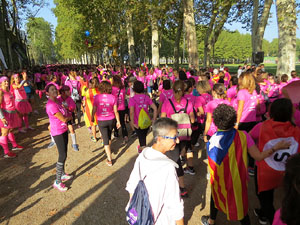 Cursa de la Dona 2017. Concentraci&oacute; i sortida del Parc de la Devesa i cursa pels carrers de Girona