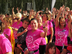 Cursa de la Dona 2017. Concentraci&oacute; i sortida del Parc de la Devesa i cursa pels carrers de Girona