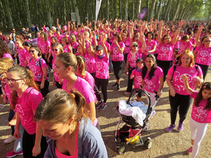 Cursa de la Dona 2017. Concentraci&oacute; i sortida del Parc de la Devesa i cursa pels carrers de Girona