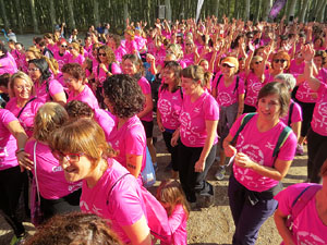 Cursa de la Dona 2017. Concentraci&oacute; i sortida del Parc de la Devesa i cursa pels carrers de Girona