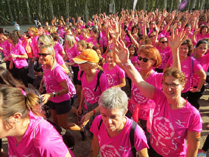 Cursa de la Dona 2017. Concentraci&oacute; i sortida del Parc de la Devesa i cursa pels carrers de Girona