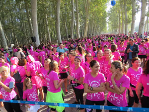 Cursa de la Dona 2017. Concentraci&oacute; i sortida del Parc de la Devesa i cursa pels carrers de Girona