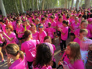 Cursa de la Dona 2017. Concentraci&oacute; i sortida del Parc de la Devesa i cursa pels carrers de Girona