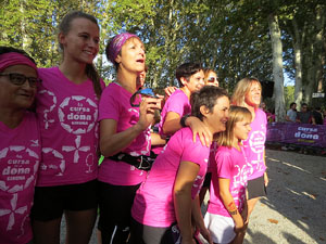 Cursa de la Dona 2017. Concentraci&oacute; i sortida del Parc de la Devesa i cursa pels carrers de Girona