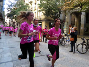 Cursa de la Dona 2017. Concentració i sortida del Parc de la Devesa i cursa pels carrers de Girona