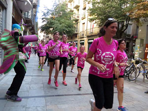 Cursa de la Dona 2017. Concentració i sortida del Parc de la Devesa i cursa pels carrers de Girona