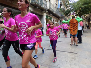 Cursa de la Dona 2017. Concentració i sortida del Parc de la Devesa i cursa pels carrers de Girona