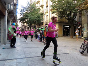 Cursa de la Dona 2017. Concentració i sortida del Parc de la Devesa i cursa pels carrers de Girona