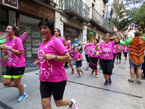 Cursa de la Dona 2017. Concentració i sortida del Parc de la Devesa i cursa pels carrers de Girona