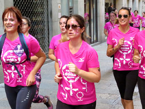 Cursa de la Dona 2017. Concentració i sortida del Parc de la Devesa i cursa pels carrers de Girona