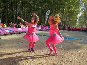 Cursa de la Dona 2017. Concentraci&oacute; i sortida del Parc de la Devesa i cursa pels carrers de Girona