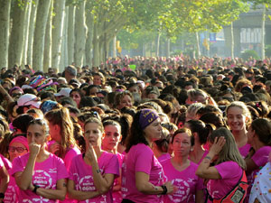 Cursa de la Dona 2017. Concentraci&oacute; i sortida del Parc de la Devesa i cursa pels carrers de Girona