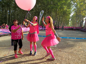 Cursa de la Dona 2017. Concentraci&oacute; i sortida del Parc de la Devesa i cursa pels carrers de Girona