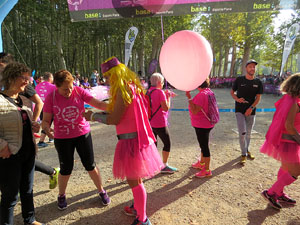 Cursa de la Dona 2017. Concentraci&oacute; i sortida del Parc de la Devesa i cursa pels carrers de Girona