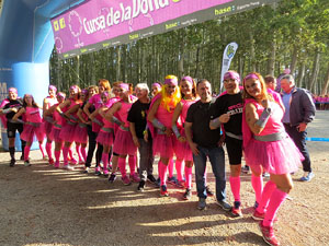 Cursa de la Dona 2017. Concentraci&oacute; i sortida del Parc de la Devesa i cursa pels carrers de Girona