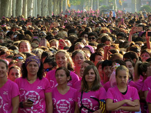 Cursa de la Dona 2017. Concentraci&oacute; i sortida del Parc de la Devesa i cursa pels carrers de Girona