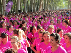 Cursa de la Dona 2017. Concentraci&oacute; i sortida del Parc de la Devesa i cursa pels carrers de Girona
