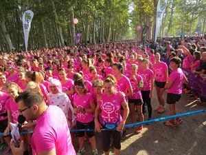 Cursa de la Dona 2017. Concentraci&oacute; i sortida del Parc de la Devesa i cursa pels carrers de Girona