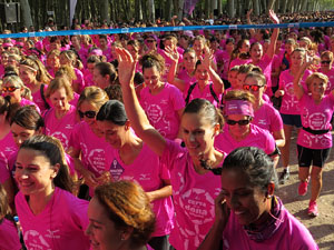 Cursa de la Dona 2017. Concentraci&oacute; i sortida del Parc de la Devesa i cursa pels carrers de Girona