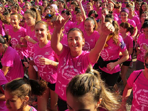 Cursa de la Dona 2017. Concentraci&oacute; i sortida del Parc de la Devesa i cursa pels carrers de Girona