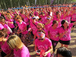 Cursa de la Dona 2017. Concentraci&oacute; i sortida del Parc de la Devesa i cursa pels carrers de Girona