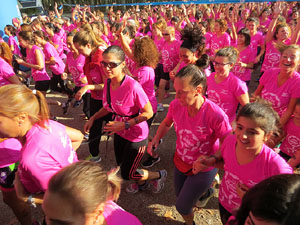 Cursa de la Dona 2017. Concentraci&oacute; i sortida del Parc de la Devesa i cursa pels carrers de Girona