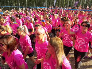 Cursa de la Dona 2017. Concentraci&oacute; i sortida del Parc de la Devesa i cursa pels carrers de Girona