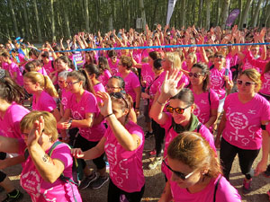 Cursa de la Dona 2017. Concentraci&oacute; i sortida del Parc de la Devesa i cursa pels carrers de Girona