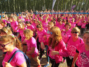 Cursa de la Dona 2017. Concentraci&oacute; i sortida del Parc de la Devesa i cursa pels carrers de Girona