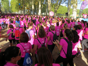 Cursa de la Dona 2017. Concentraci&oacute; i sortida del Parc de la Devesa i cursa pels carrers de Girona