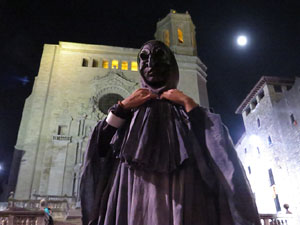 Fires 2017. La Beatufarra, descens del Beatusaure per les escales de la Catedral de Girona