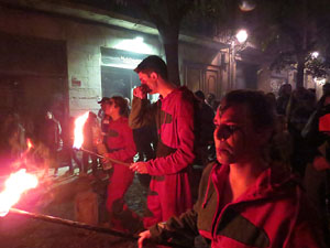 Fires 2017. La Beatufarra, descens del Beatusaure per les escales de la Catedral de Girona