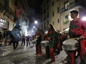 Fires 2017. La Beatufarra, descens del Beatusaure per les escales de la Catedral de Girona