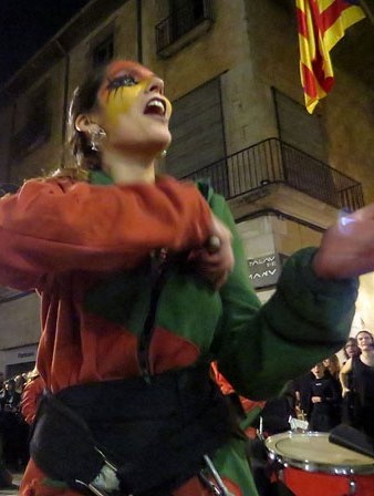 La percusió dels Diables de l'Onyar acompanyant el Beatusaure