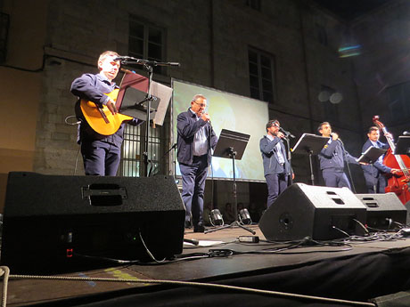 Fires 2017. Tradicional cantada d'havaneres a les escales de la Catedral pel grup Terra Endins