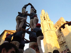 Fires 2017. Els Castells de Vigília a la plaça de Sant Feliu, amb els Marrecs de Salt, la Colla Castellera Esperxats de l'Estany i els Castellers d'Andorra