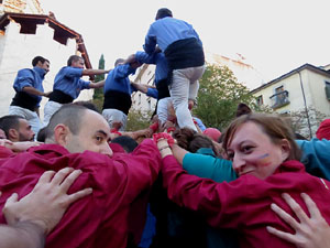 Fires 2017. Els Castells de Vigília a la plaça de Sant Feliu, amb els Marrecs de Salt, la Colla Castellera Esperxats de l'Estany i els Castellers d'Andorra