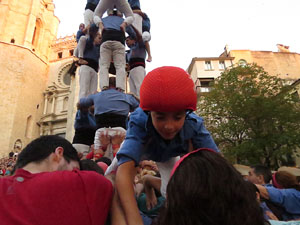 Fires 2017. Els Castells de Vigília a la plaça de Sant Feliu, amb els Marrecs de Salt, la Colla Castellera Esperxats de l'Estany i els Castellers d'Andorra