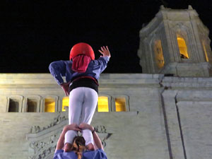Fires 2017. Pujada d'un pilar per les escales de la Catedral, a c&agrave;rrec dels Marrecs de Salt