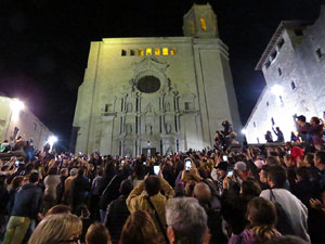 Fires 2017. Pujada d'un pilar per les escales de la Catedral, a c&agrave;rrec dels Marrecs de Salt