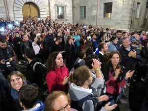 Fires 2017. Pujada d'un pilar per les escales de la Catedral, a c&agrave;rrec dels Marrecs de Salt
