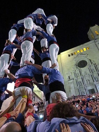 Actuació castellera a la plaça de la Catedral