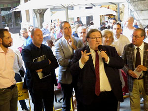 Fires 2017. Col&middot:locaci&oacute; d'una placa commemorativa de l'ascens del Girona FC a primera divisi&oacute; a l'antic caf&egrave; Norat, a la Rambla de la Llibertat