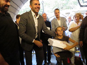 Fires 2017. Col&middot:locaci&oacute; d'una placa commemorativa de l'ascens del Girona FC a primera divisi&oacute; a l'antic caf&egrave; Norat, a la Rambla de la Llibertat